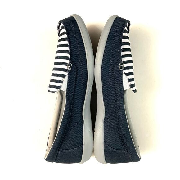 CROCS Slip-on Canvas Flats - Picture 3 of 11